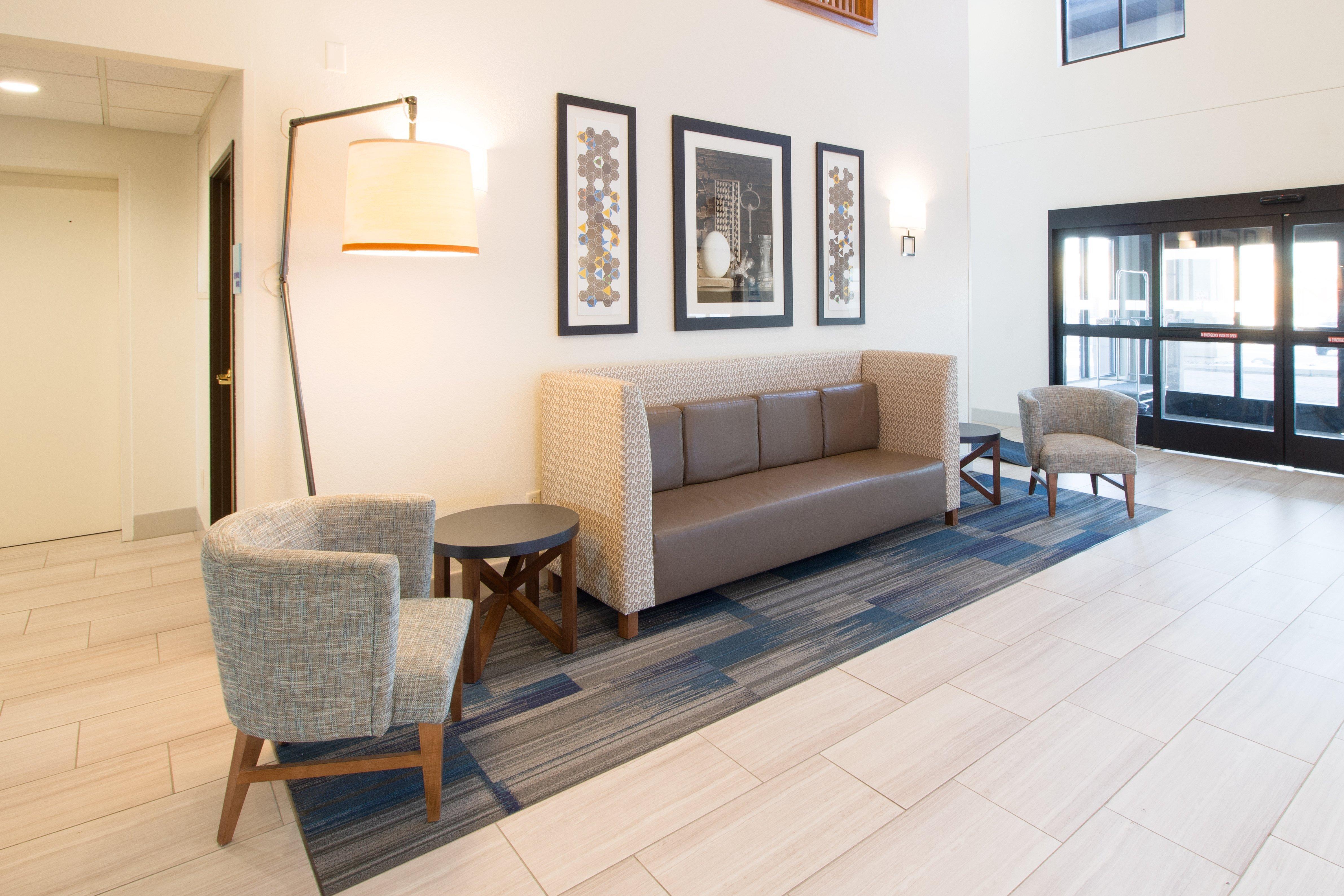 Holiday Inn Express & Suites - Worthington By Ihg Luaran gambar