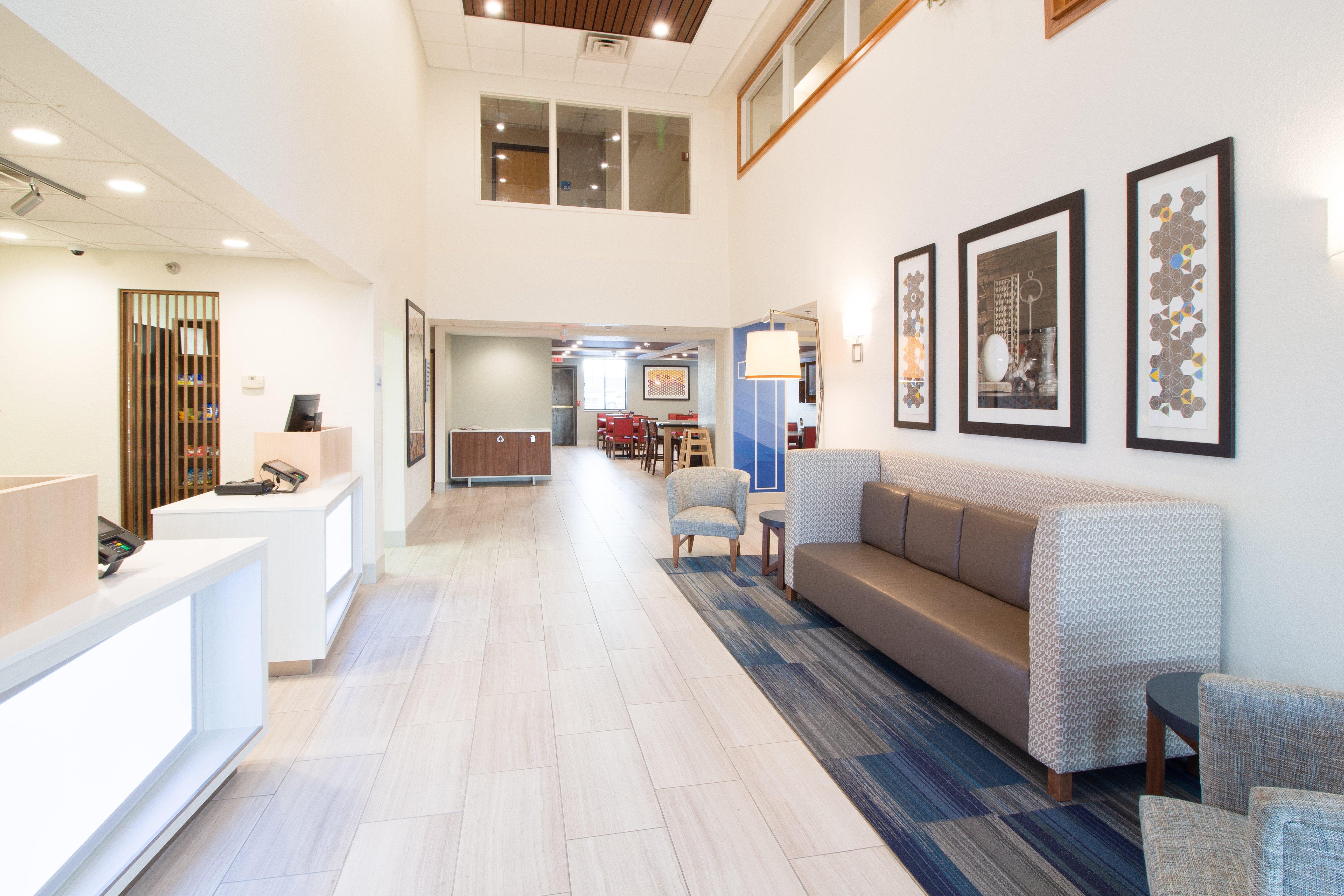 Holiday Inn Express & Suites - Worthington By Ihg Luaran gambar