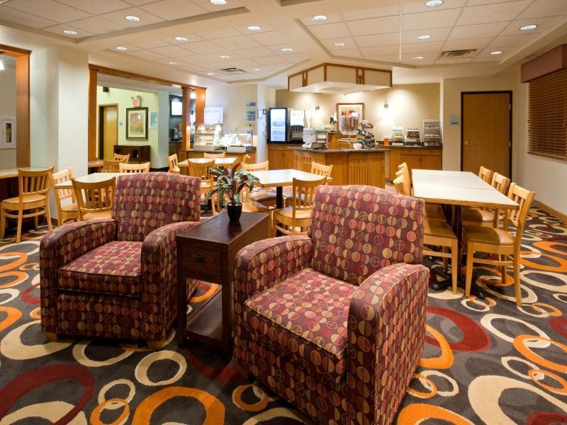 Holiday Inn Express & Suites - Worthington By Ihg Luaran gambar